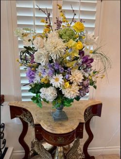 GORGEOUS BEAUTIFUL ARRANGEMENT