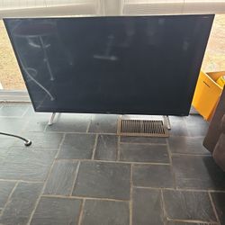 50 Inch TCL Smart TV. WITH REMOTE