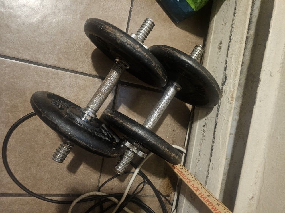 (2) 25lbs Metal Weight (4) 10lbs Metal Plates