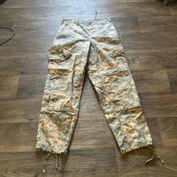 Y2k Vintage Camo Pants 
size small