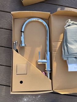 Brand New Stainless Steel Kitchen Faucet – Pull-Down Sprayer
