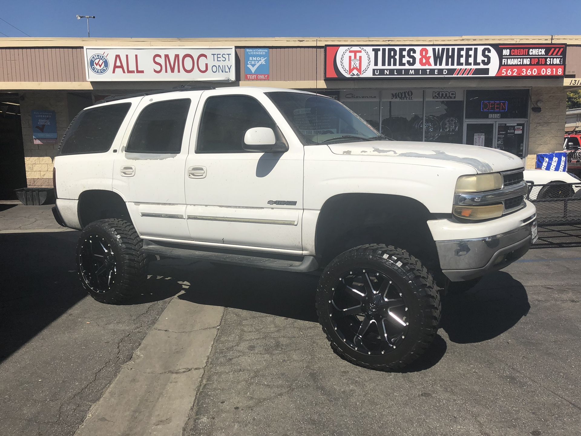 Chevy Tahoe Suberban GMC Yukon Cadillac Escalade lift kit wheels and tires combos for Sale in