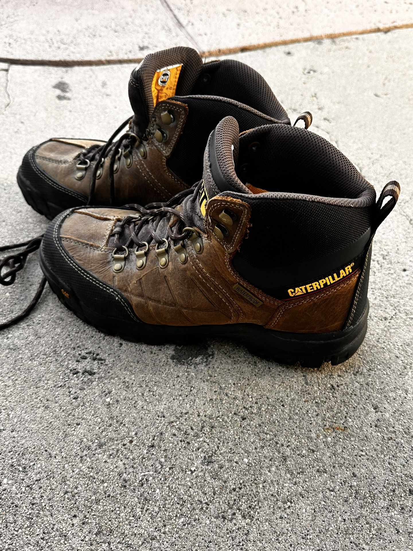 Work boots CAT