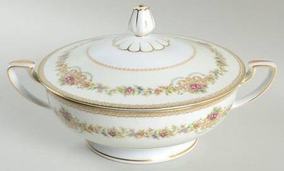Kings Court China 9" round covered vegetable