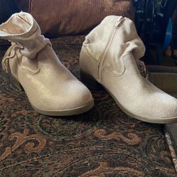 NEW. Pink Suede Girls Boots