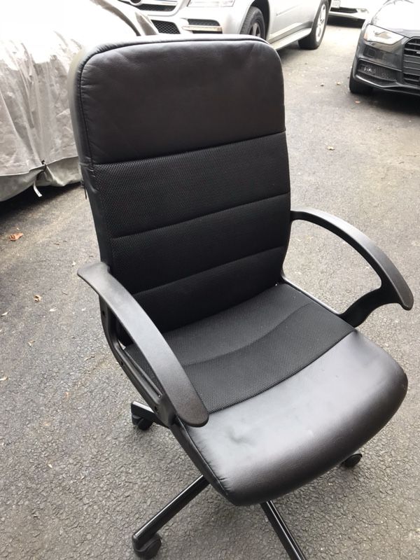 Black Leather and Mesh Office Desk Chair