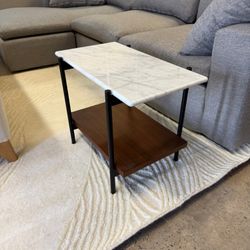 Article "Agotu" Marble Side Table