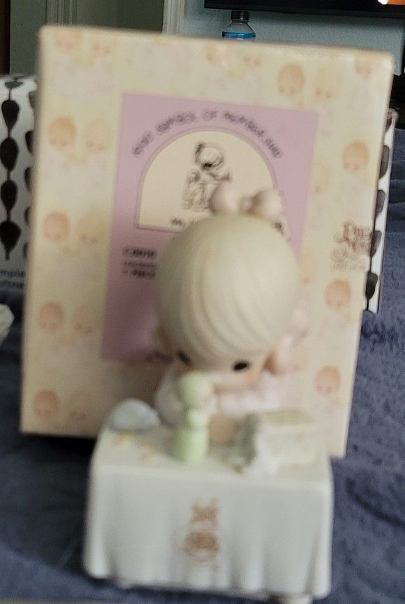 Precious Moments Symbol of Membership My Happiness Vintage 1990 Figurine