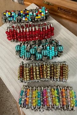 Pulsera stainless diseño alfiler piedras diferentes colores cada una