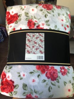 Queen Size Warm And Very Soft Flannel Blankets/ Cobijas De Franela Tamaño Queen Suaves Y Calientitas 