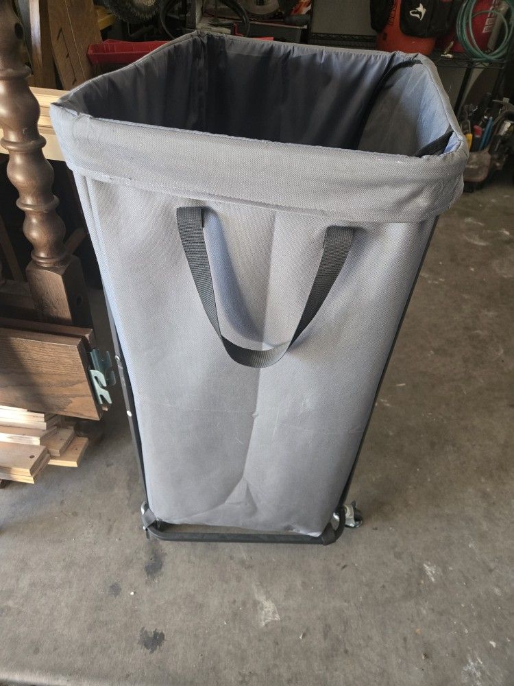 90 L XL Rolling LAUNDRY HAMPER