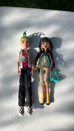 Monster high dolls Cleo and Deuce