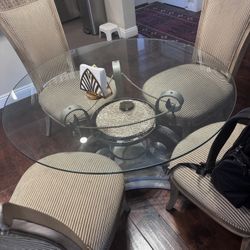 Round Table