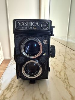 Yashica Mat-124G Medium Format Twin Lens Reflex (TLR) Film Camera