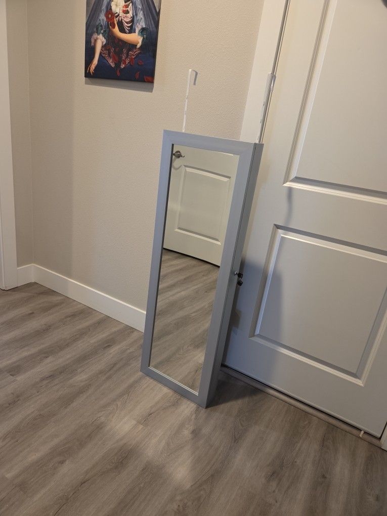 Jewelry Organizer (Over The Door)