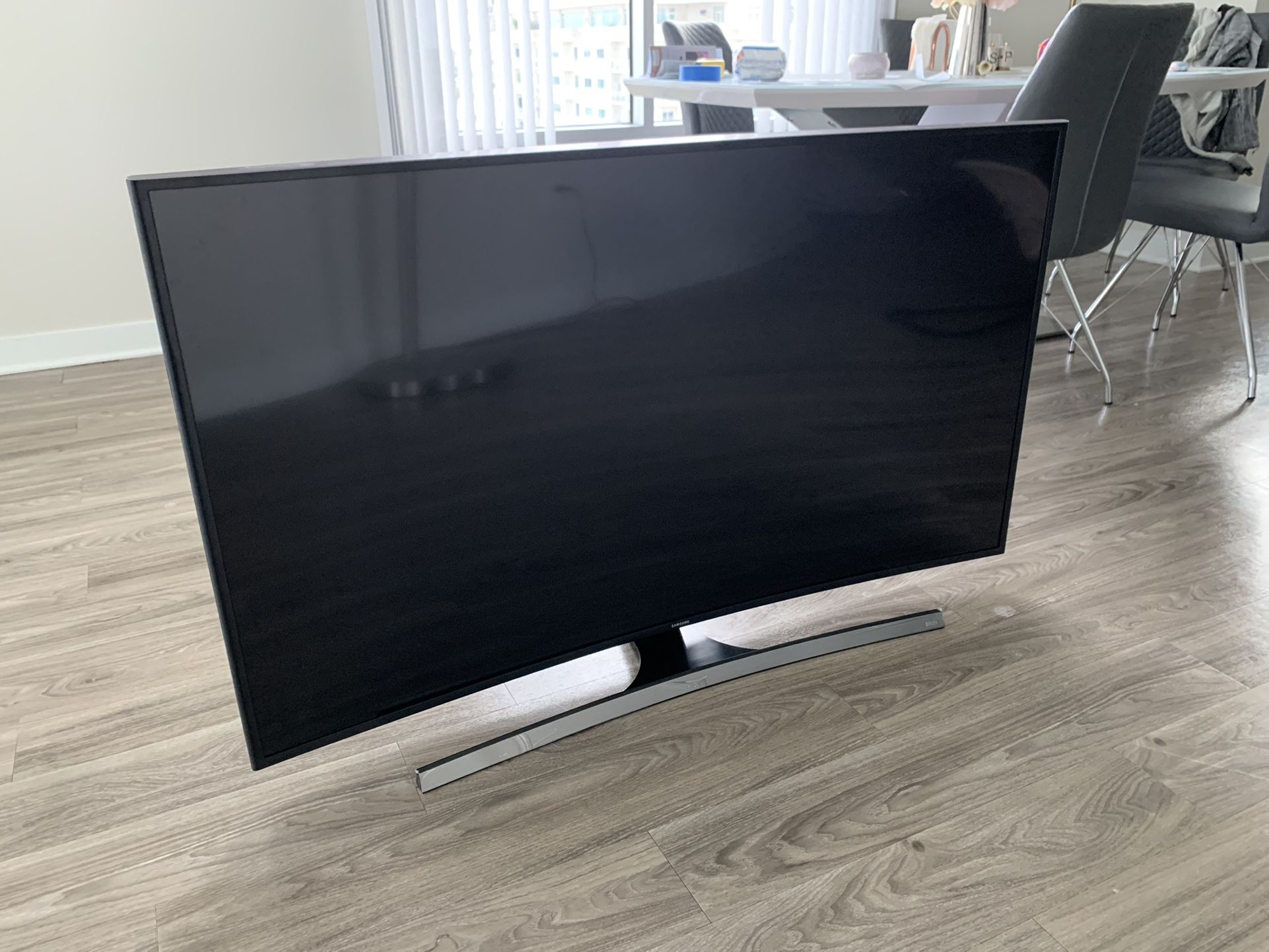 55 Inch Samsung 4K HDR Curved Smart TV