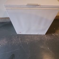 Frigidaire 7 Cubic Feet Chest Freezer