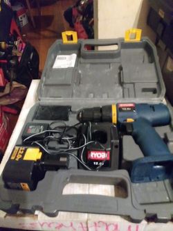 RYOBI 12VOLT DRILL LIKE NEW CONDITION