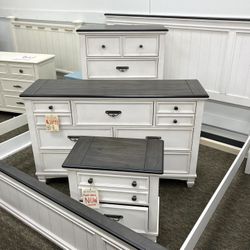 New king Bedroom 🔥🔥 IN STOCK