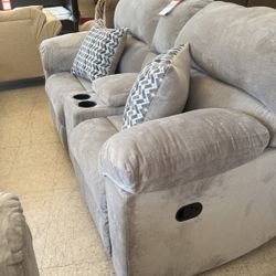 Recliner loveseat 699