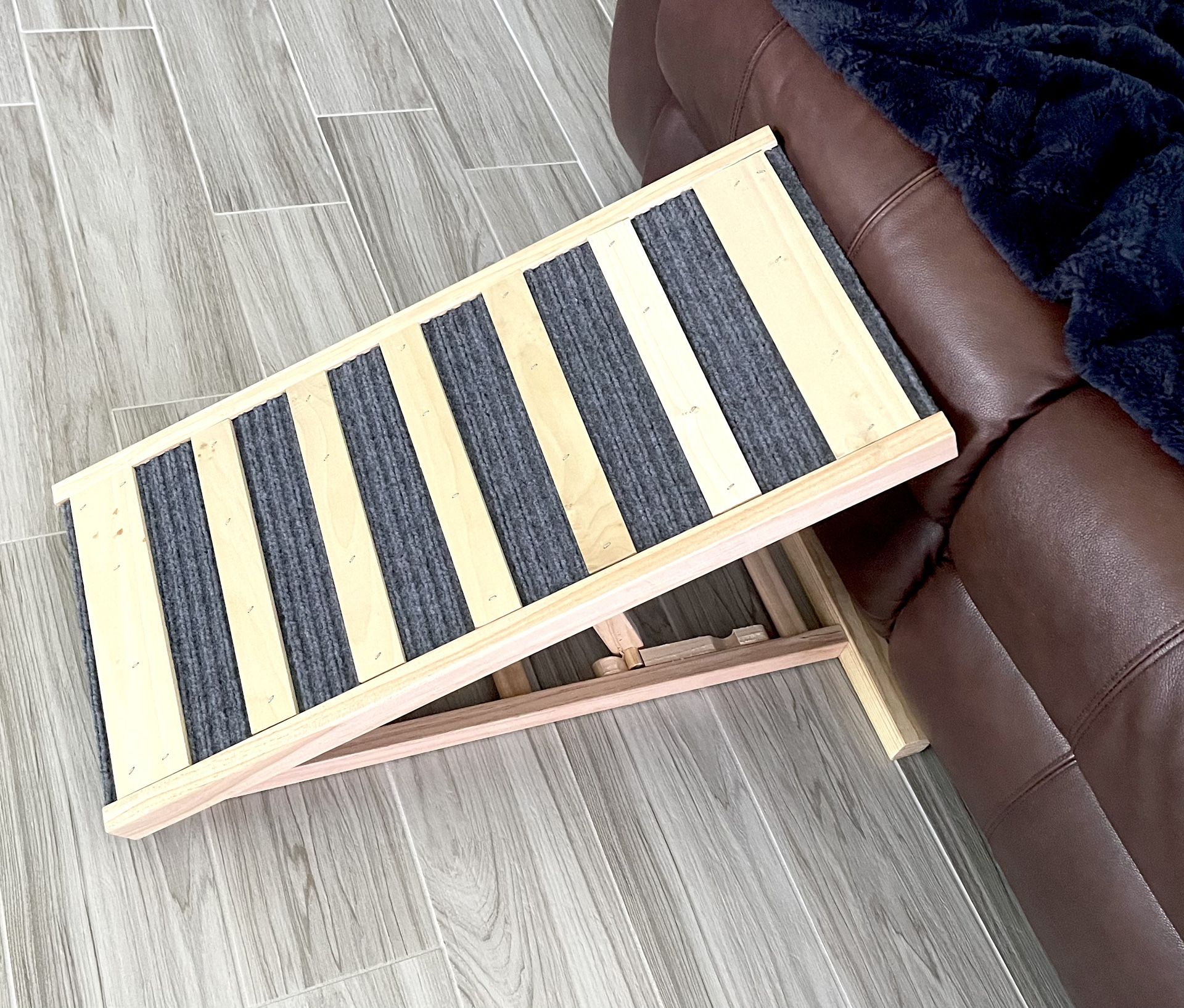 Small Dog Stairs ( Furry Babies 15 Lbs And Under)