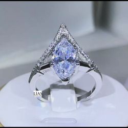 New 18k White Gold Engagement Ring 