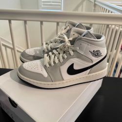 Air Jordan 1 Mid Light Smoke Grey (Women’s 11)
