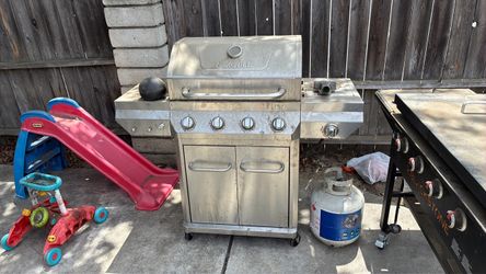 Black stone and grill selling for $200
