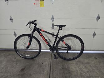 Trek Marlin 4 Hardtail Mountain Bike