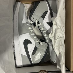 Air Jordan 1 Mid