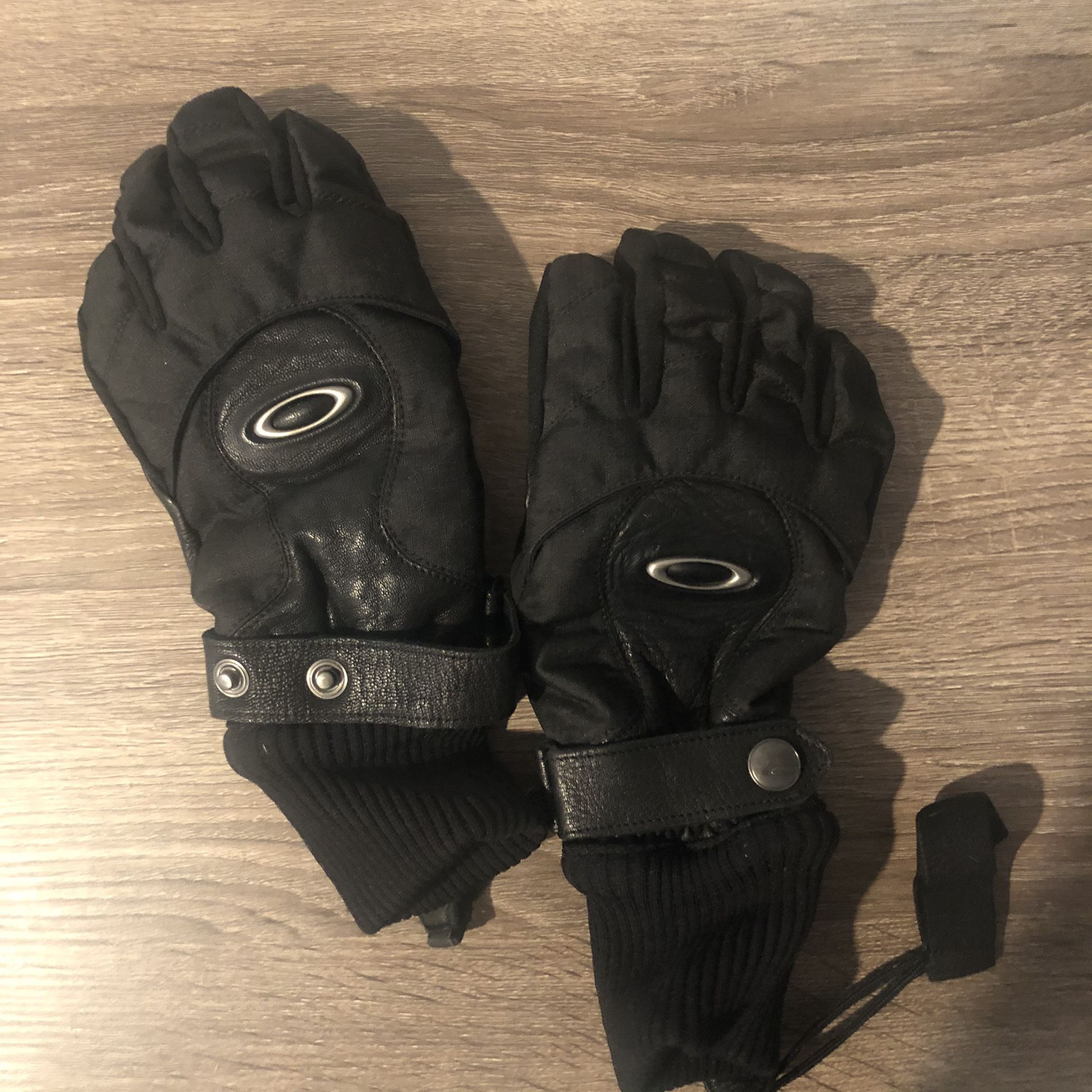 Oakley snow gloves