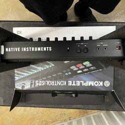 Native Instruments Komplete kontrol S25 Controller Keyboard