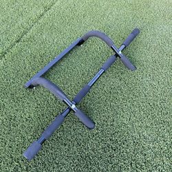 Reebok Black Pull-Up Bar – 36.5” Wide