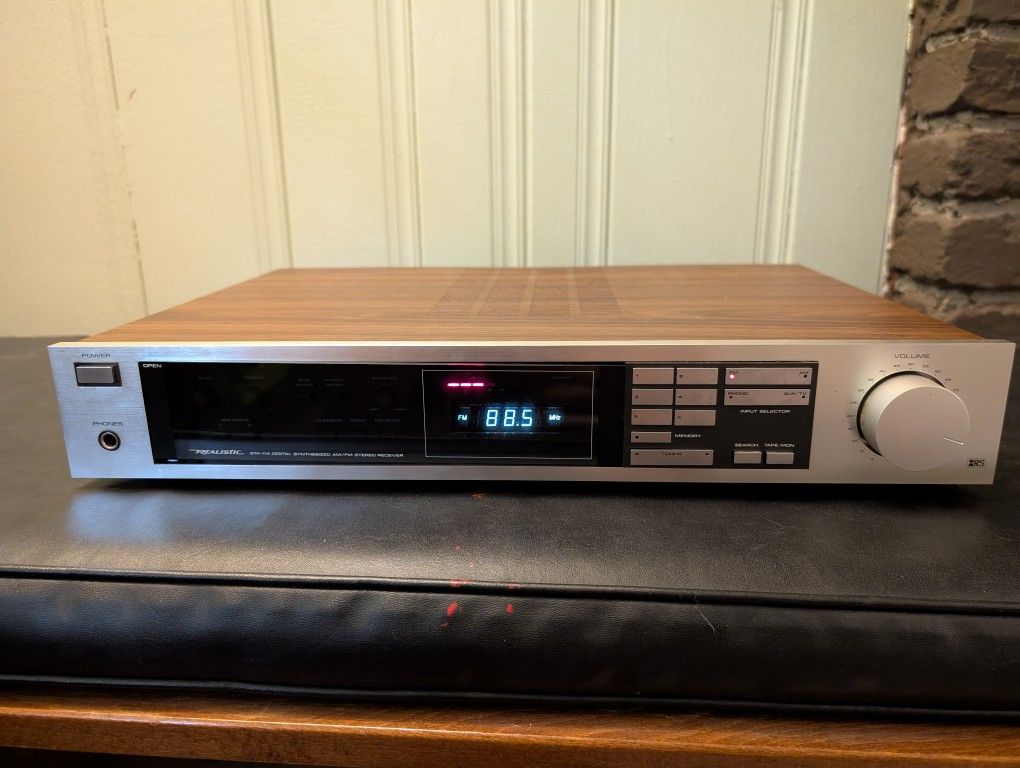 Realistic STA-114 Synthesized AM/FM Stereo Receiver
