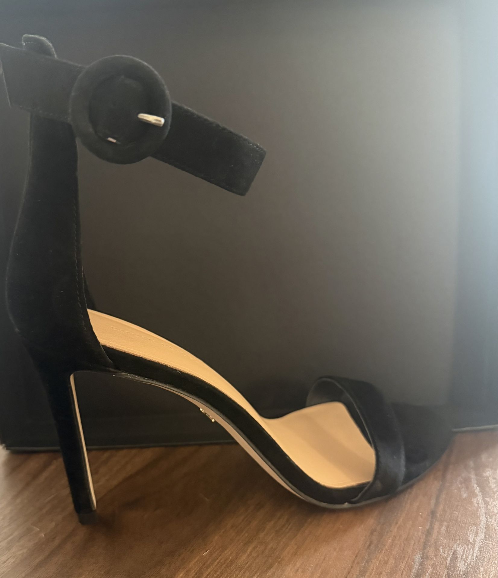Banana Republic Heel