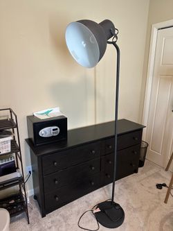 All metal floor lamp, black