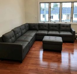BRAND NEW 6 SEATS SECTIONAL COUCH WITH OTTOMAN INCLUDED
