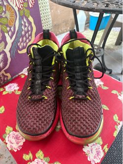 Nikes men size 11 1/2 sneakers