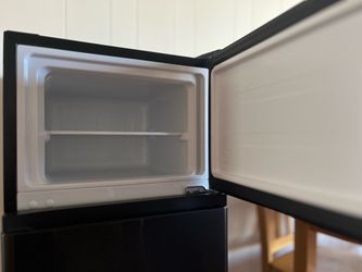 Hinsense Mini Refrigerator