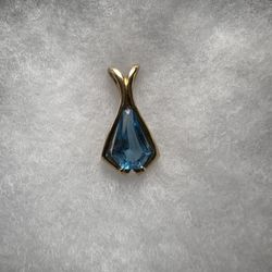 Vintage Shield-Cut Blue Topaz Pendant in Yellow Gold – 4.7g – 30mm x 15mm
