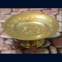 Vintage Exquisite HAND-CARVED Brass Approx. 5 1/2" ROUND CANDLE HOLDER MINT CONDITION!😇Please Read Description.