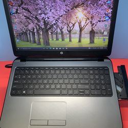 HP  Very  Clean …16.5 Screen Size …120-GB  SSD ...4.0 RAM . READY FOR CLASSES ON LINE OR WORK FROM HOME  