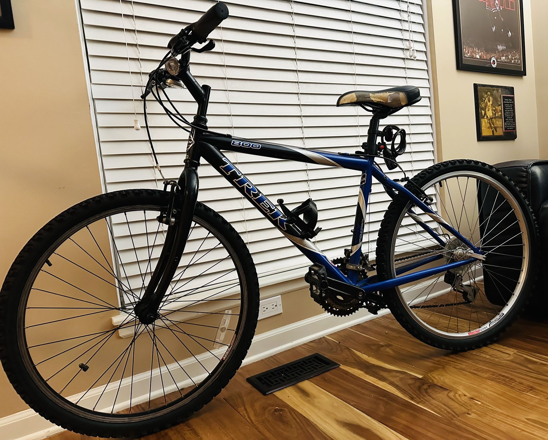 Trek 800 mountain bike price hotsell