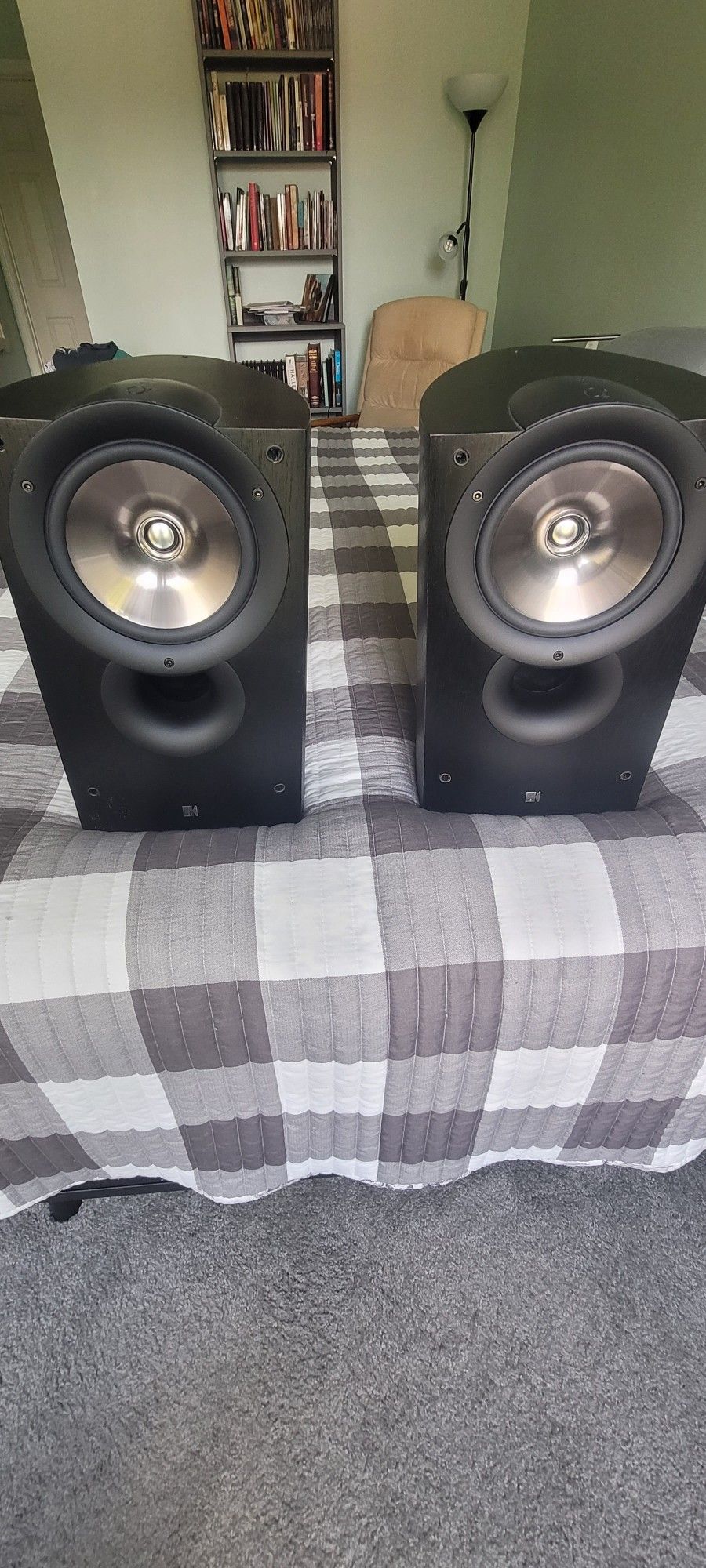 Kef IQ3