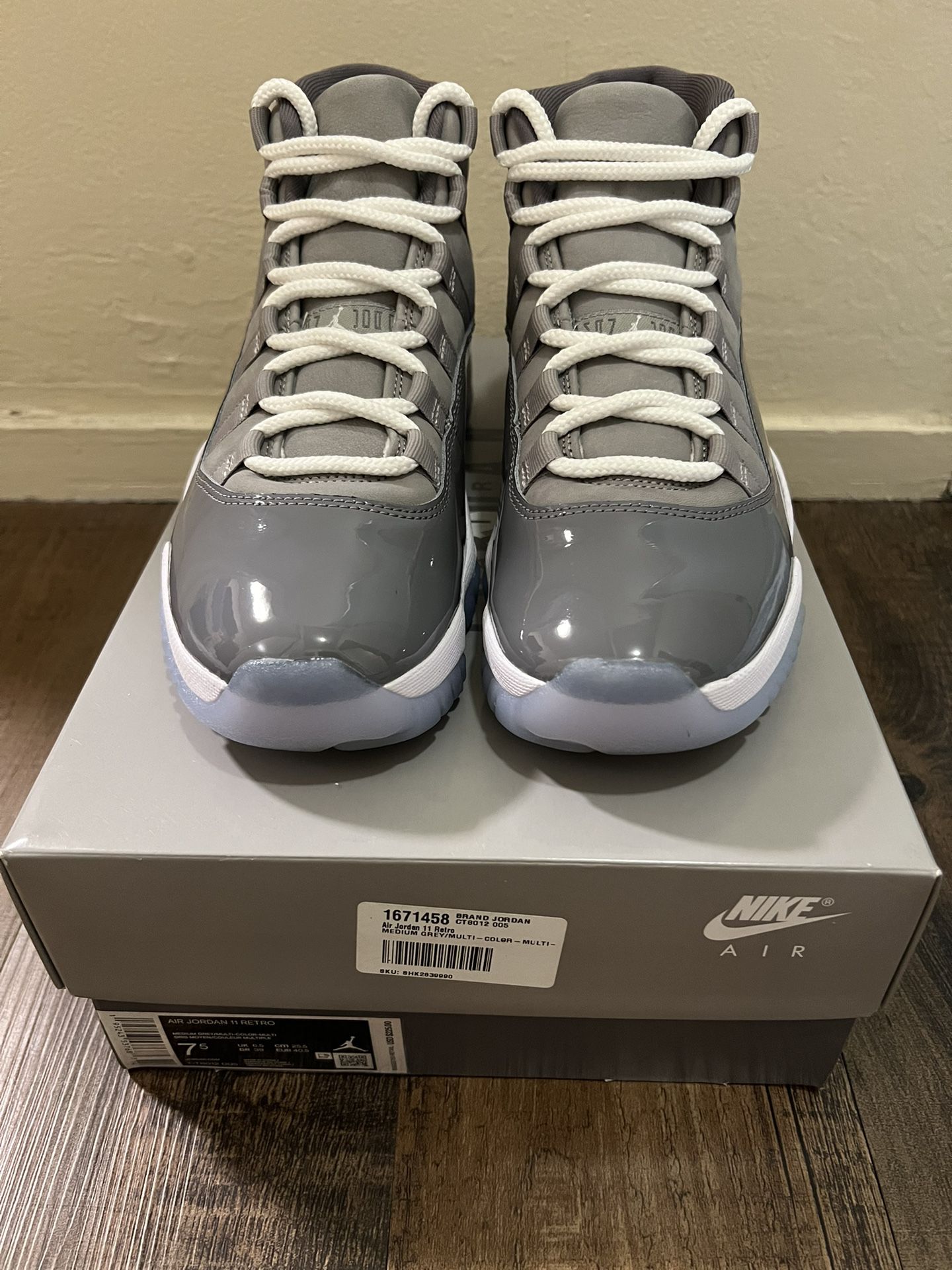 Jordan 11 retro cool grey (2021) size 7.5 mens