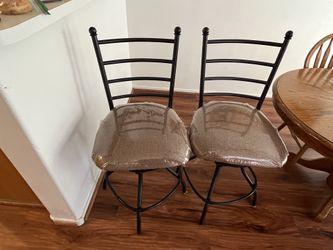 2 Bar Stools 