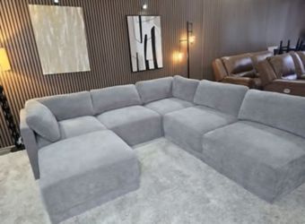 LIKE NEW - Thomasville Fallon Modular Sectional 6-piece Gray with Ottoman