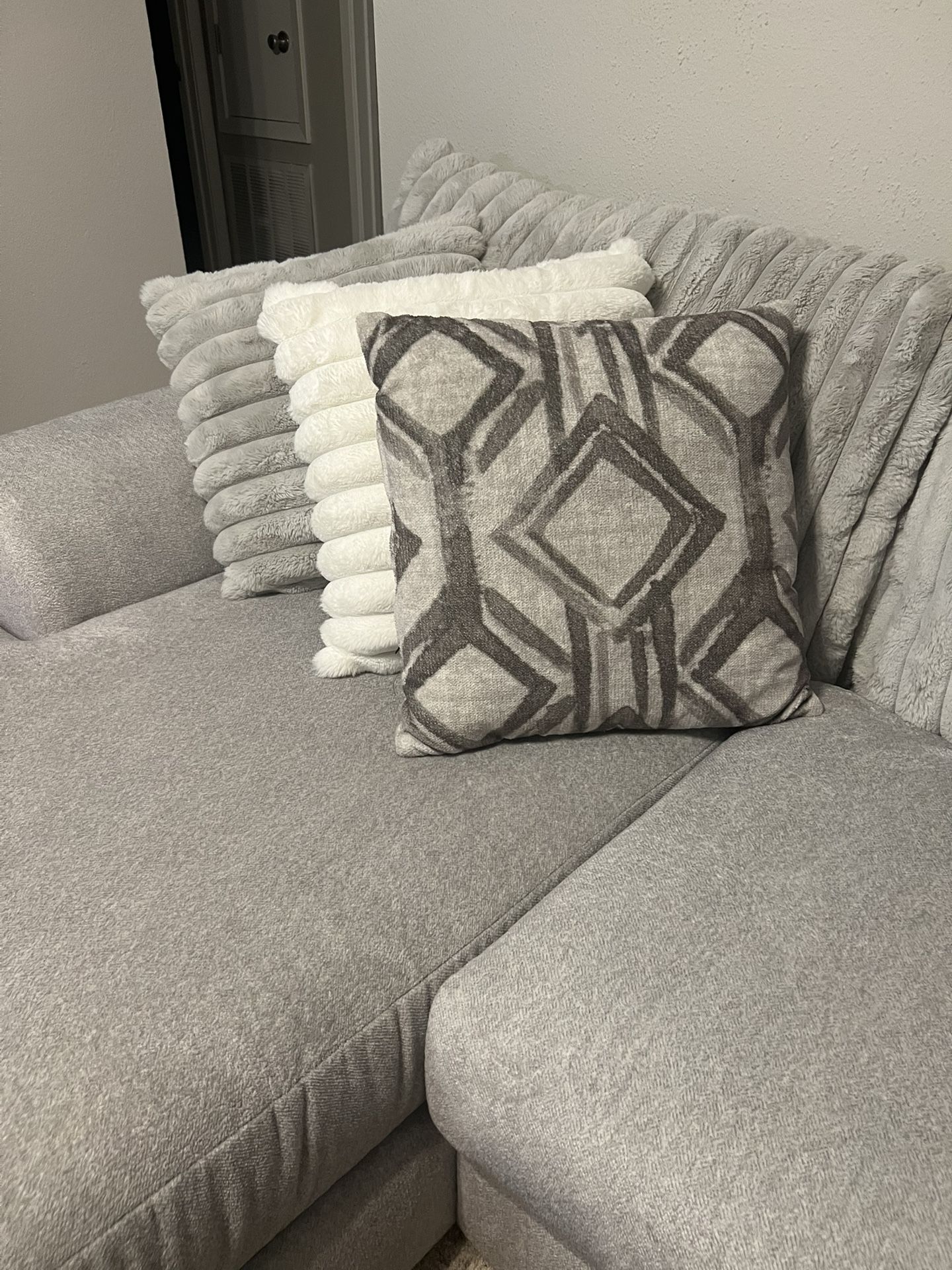 Rooms To Go Moreau Street 2PC Left Arm Chaise Sections Sofa For Sell