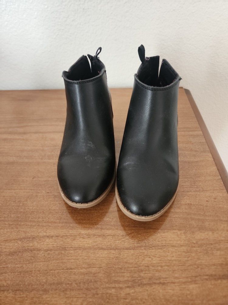 Old Navy Black Booties