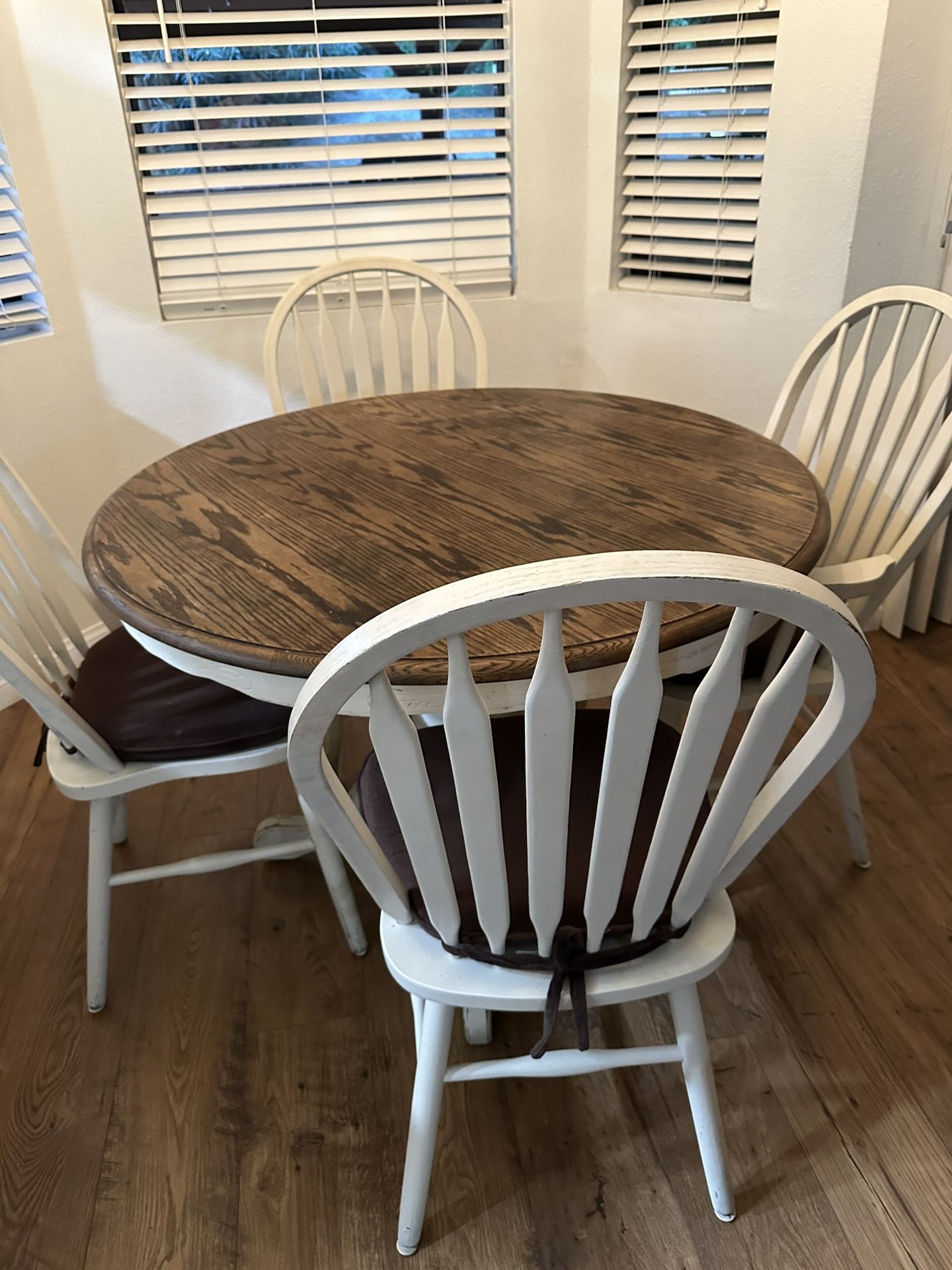 Dinning Table W/ 4 Chairs Oak